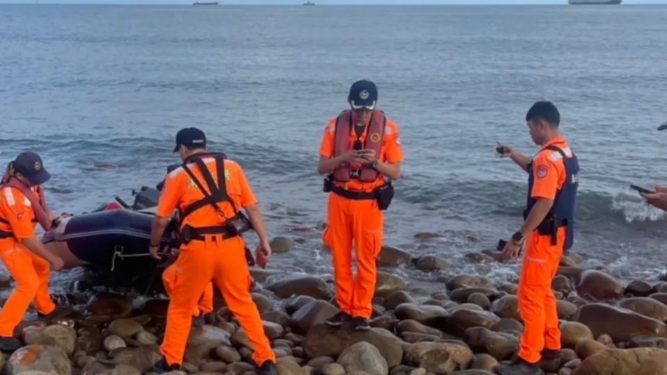 中國籍男子搭橡皮艇闖林口海域 嚴重脫水送醫