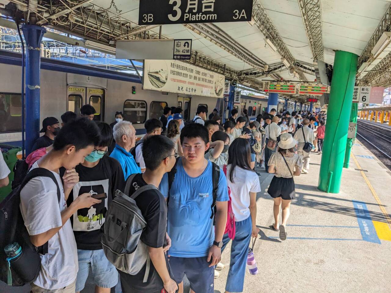 中秋非連假旅客卻破表 台鐵備戰隨時加開列車