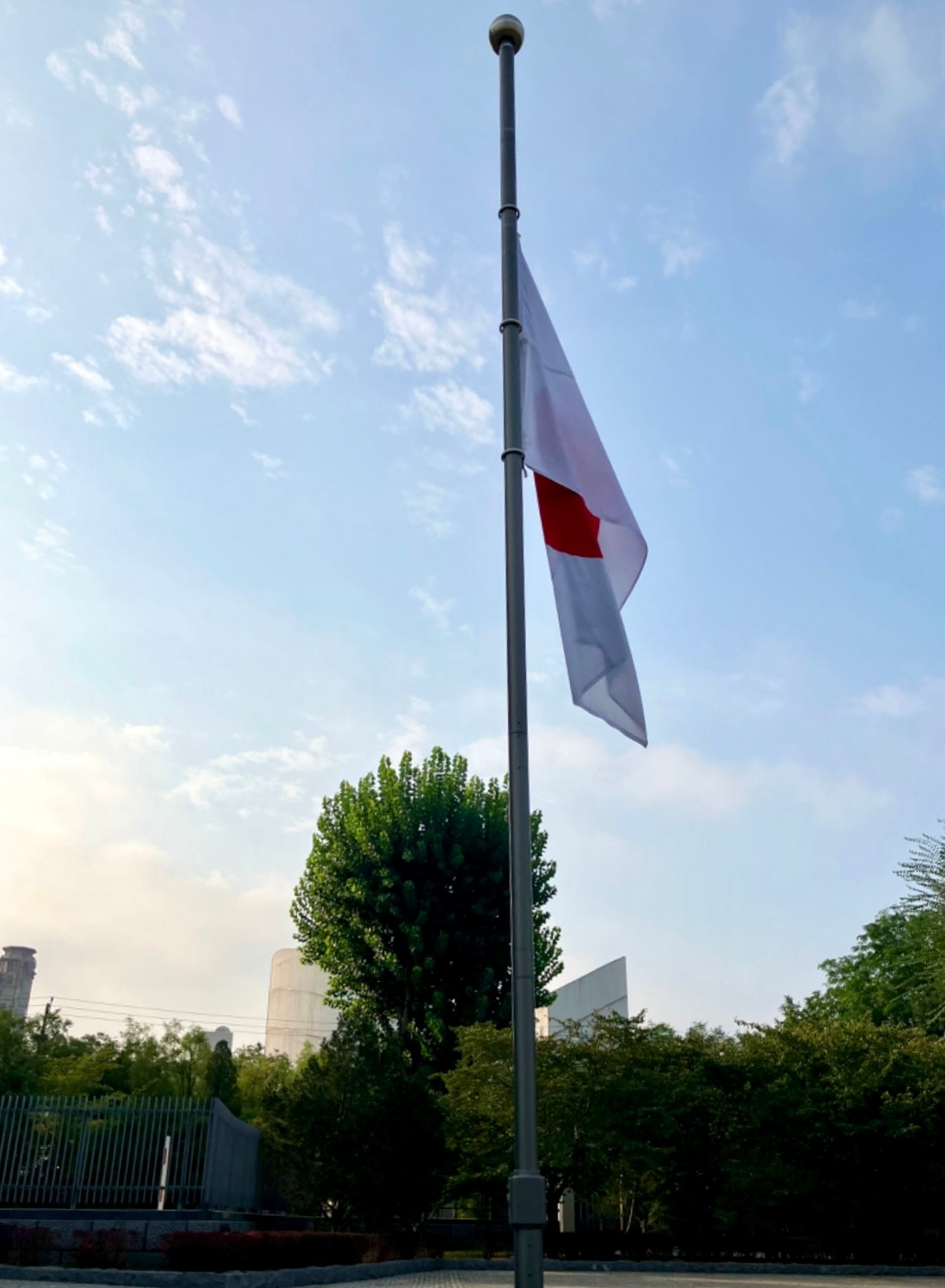 深圳日本學童遭刺亡 日駐中使館降半旗：事態嚴重