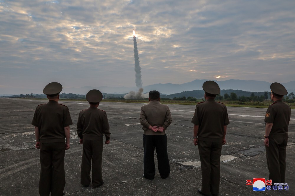 金正恩督導巡弋飛彈試射 下令全面準備核威懾
