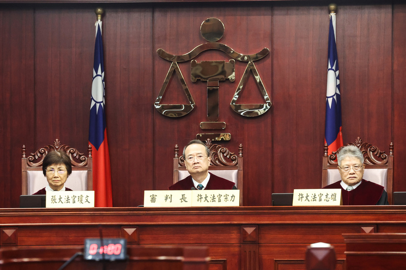 本國大法官角色檢討