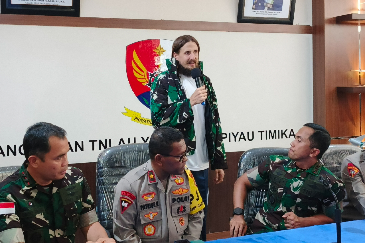 遭印尼叛軍挾持19個月 紐西蘭機師平安獲釋期待返家