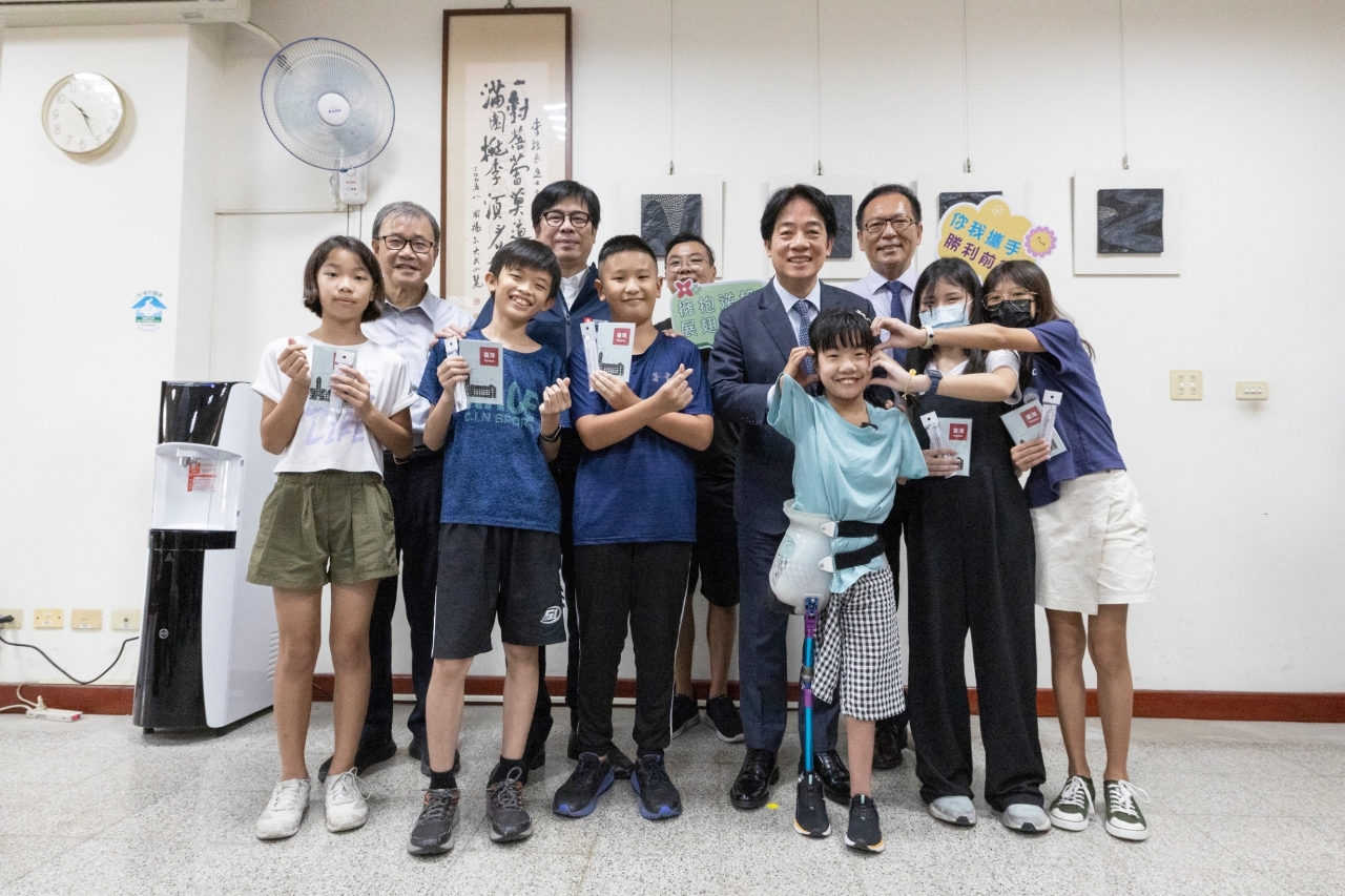 關懷「單腳天使」徐又立 總統勉勇敢探索世界、交更多朋友