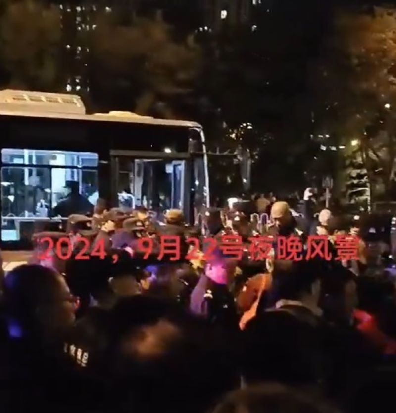 中共迎十一  北京出動11輛大巴拉走訪民
