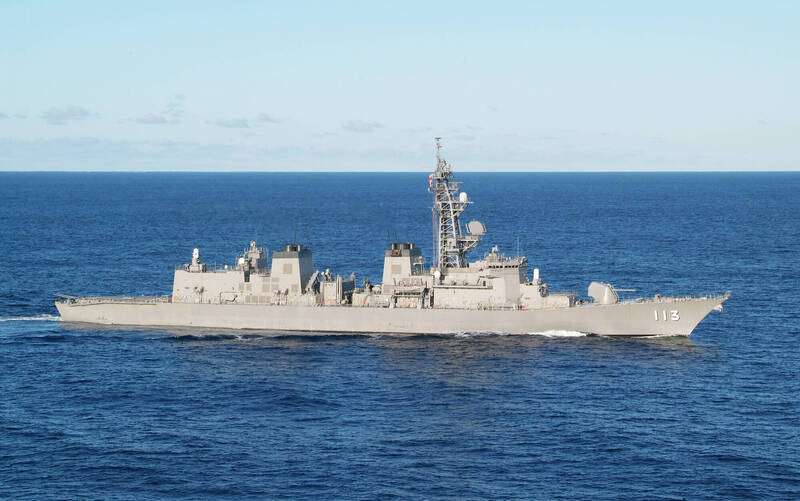 日自衛隊護衛艦首次通過台灣海峽 反制共機8月侵犯領空
