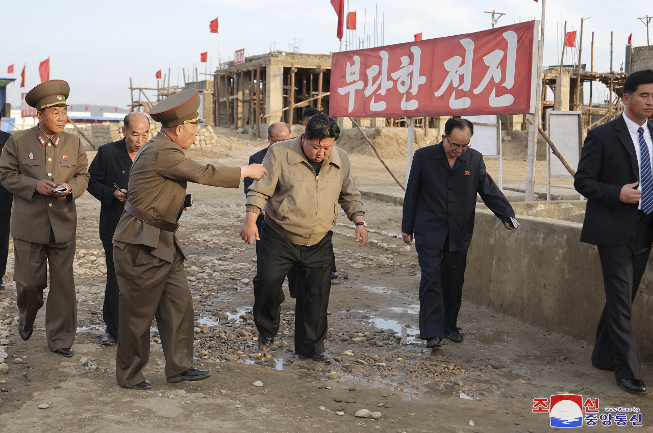 金正恩三度視察洪水災區 下令迅速重建災民家園
