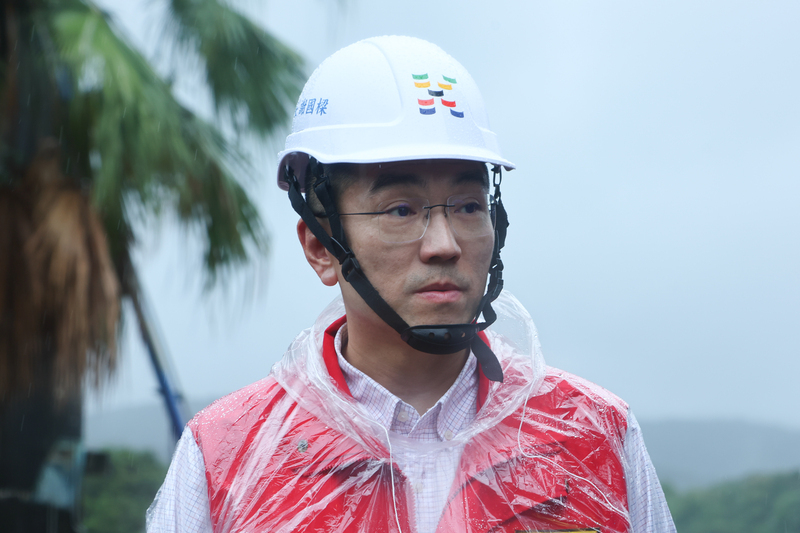 視察新豐街土石流 謝國樑：盼週日能提前恢復雙向通車