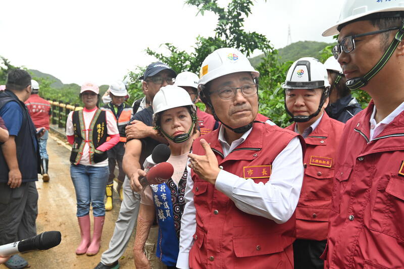 豪雨肆虐北海岸 侯友宜：盼中央大力支持新北治水預算