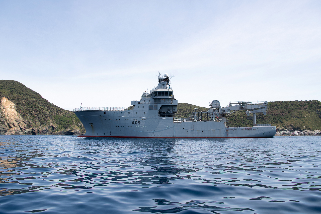 紐西蘭海軍艦艇在薩摩亞附近沈沒 75船員均安