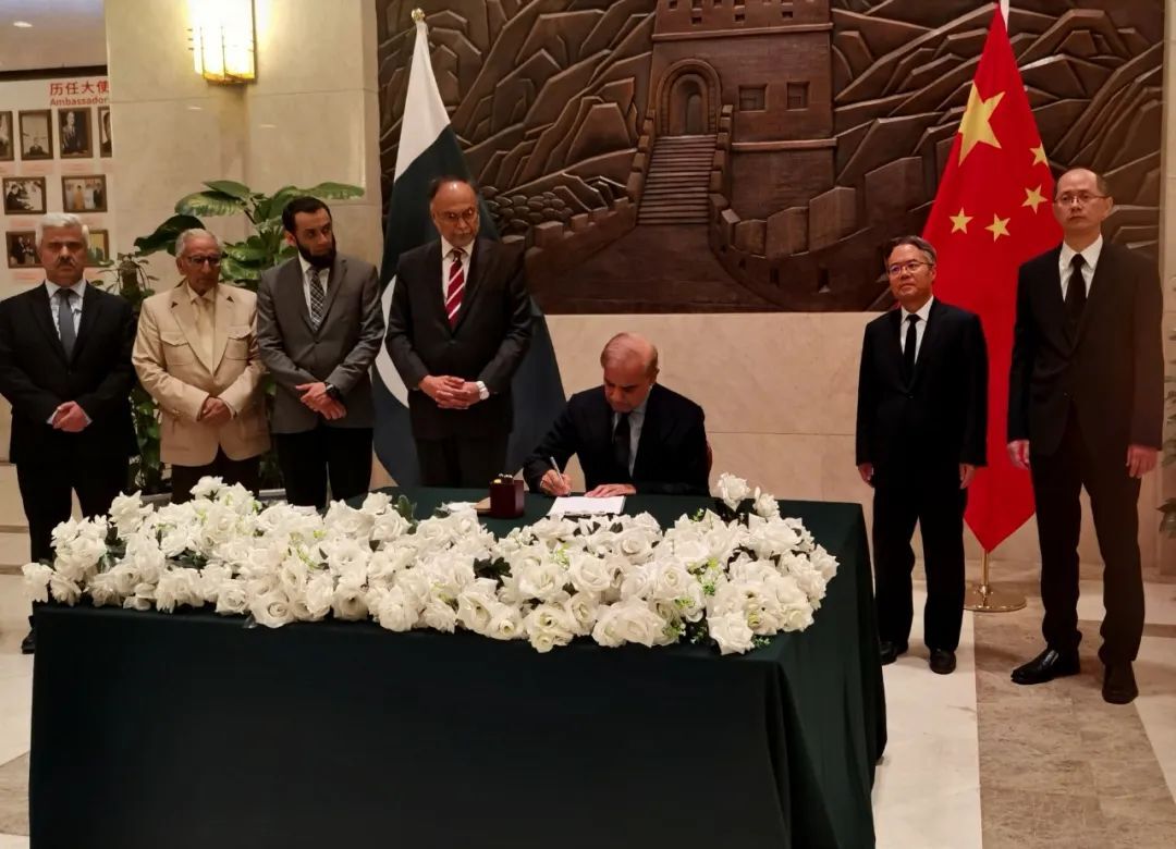 巴基斯坦總理弔唁遇難中國人 稱將嚴懲兇手