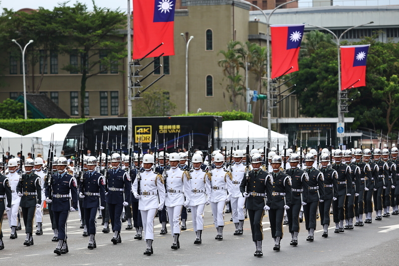 北中南、老中青、新住民同歡 親迎國慶大典