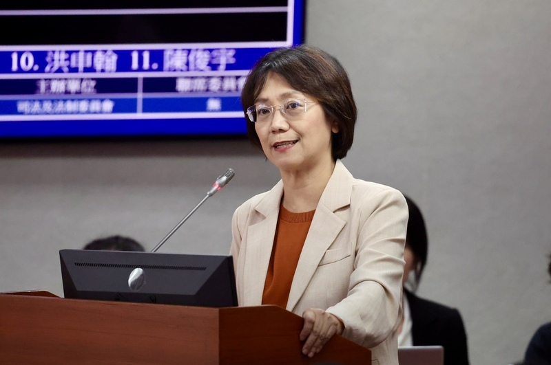 憲法訴訟法修正草案出委員會 保留交黨團協商