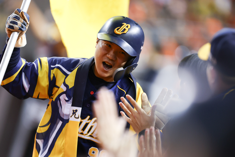 兄弟10年1.4億續約江坤宇 中職史上最大合約