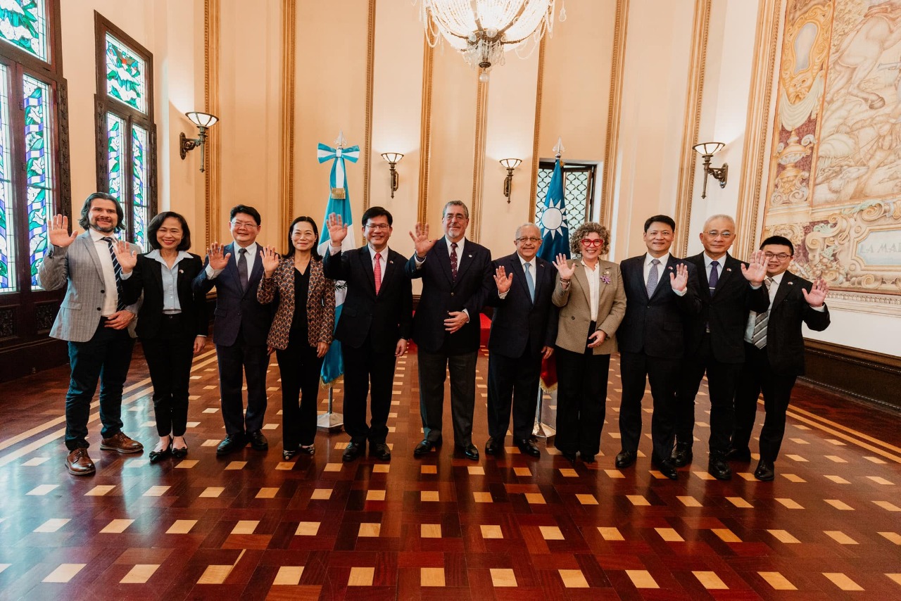 林佳龍出訪友邦瓜地馬拉  邀總統阿雷巴洛訪台