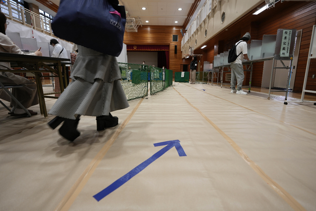 日本眾院大選拜票距離繞地球一周半 投票率仍低迷