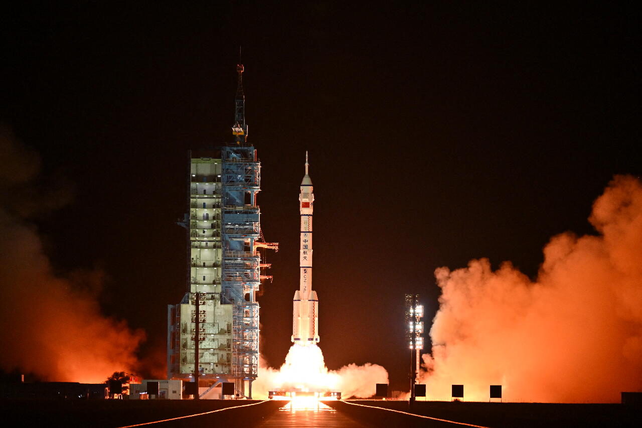 因天候延誤1天 中國神舟19號太空船成功返回地球