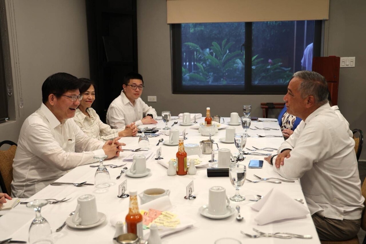 林佳龍訪貝里斯與總理會談 連袂視察台灣援建醫院