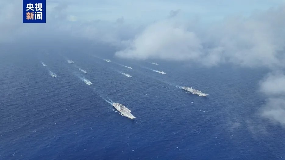 遼寧艦、山東艦合體 解放軍首度南海雙航母演習