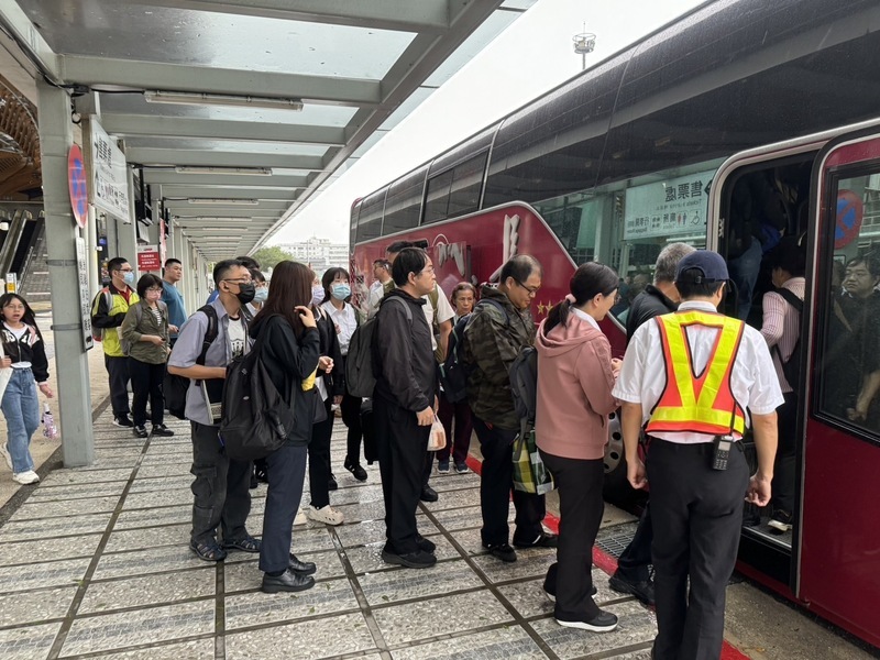 東部鐵公路中斷 加開離島及花蓮5架次班機