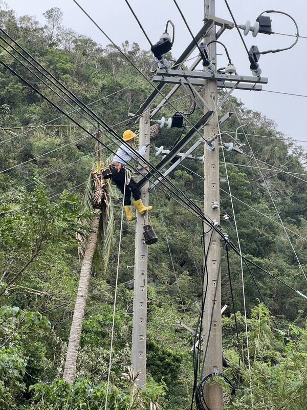 颱風康芮侵台92萬戶停電   台電搶修復電逾9成7