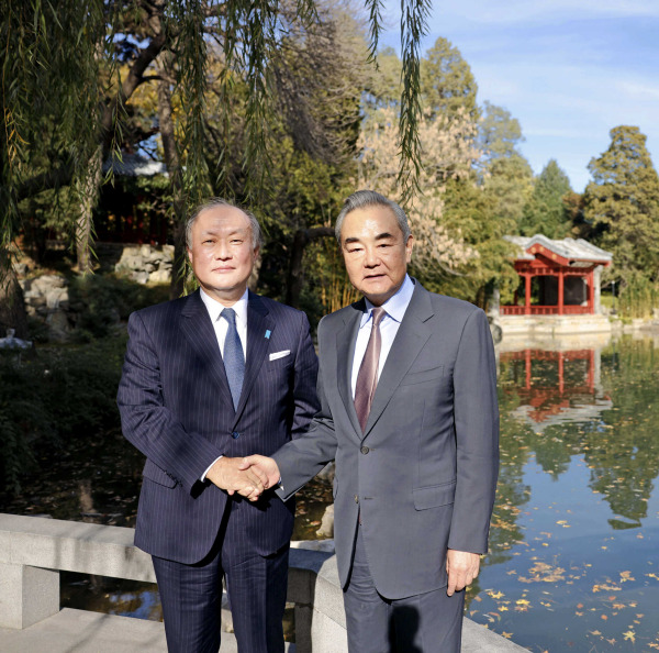 涉北韓援俄 王毅會見日本國家安保局長秋葉剛男
