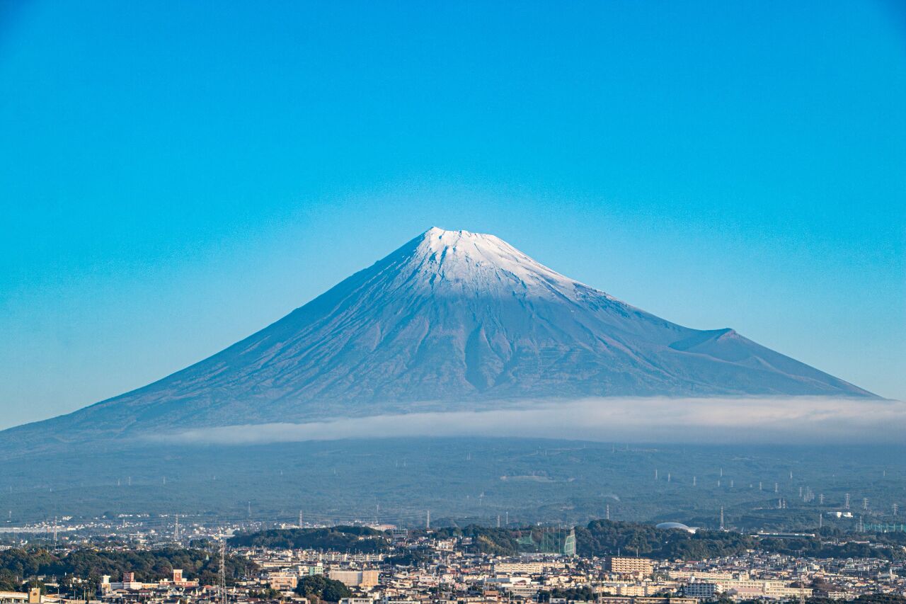 創歷來最長無雪期紀錄 日本富士山終於降雪