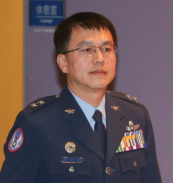 鄭榮豐接空軍司令 黃志偉任副總長執行官晉二級上將
