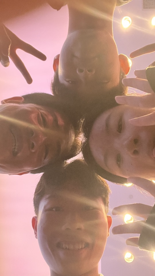 賴總統出席青年論壇超親民 回應獲肯定並與學生歡樂合照