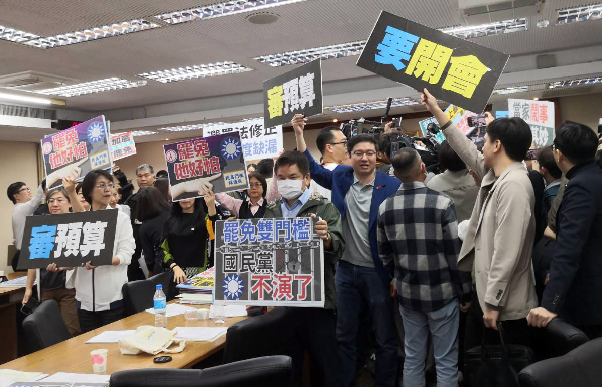 選罷法修法闖關 朝野爆發口角衝突停審