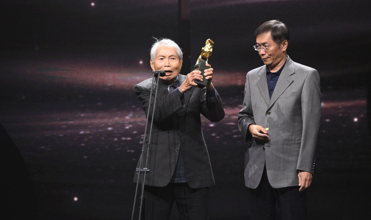 金馬61／獲頒終身成就獎 91歲攝影林文錦高歌「感恩的心」