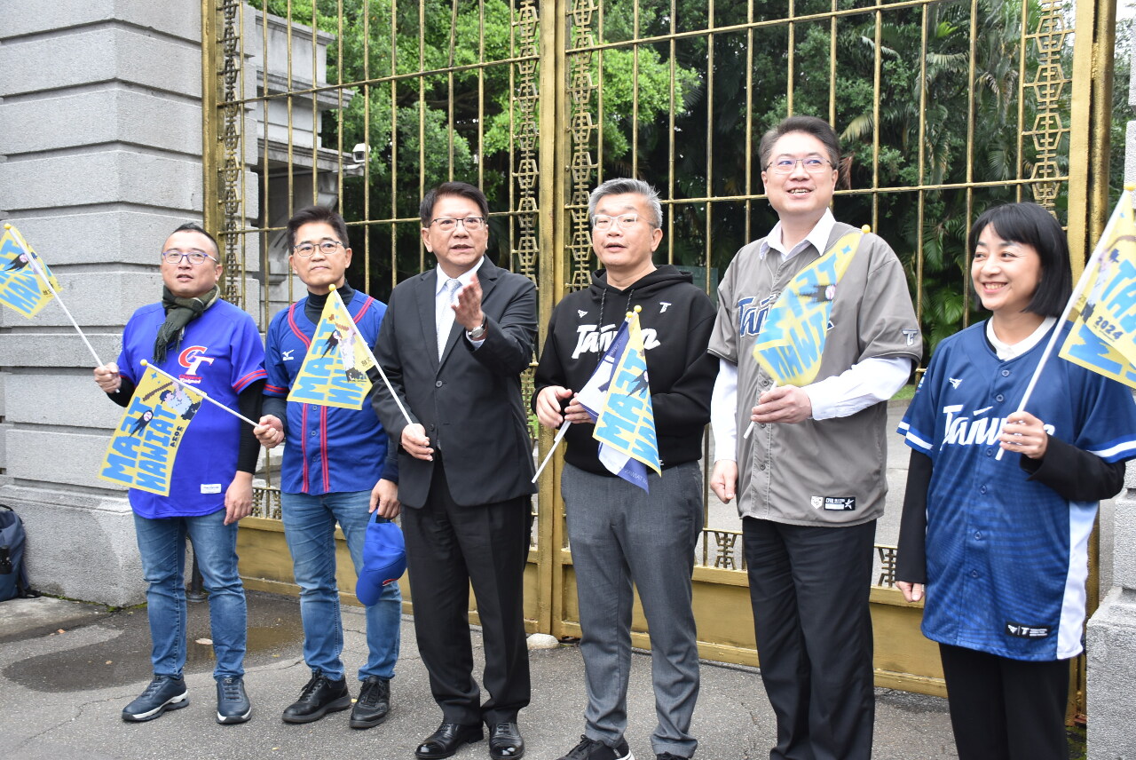 英雄大遊行登場 朝野四黨齊聚為台灣英雄加油