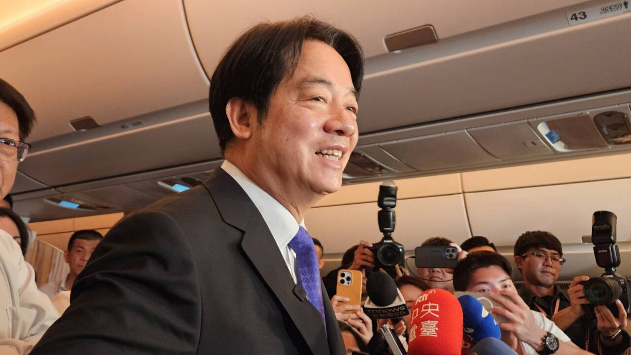 戰機伴飛讓賴總統感任重道遠 讚專機有珍珠奶茶是「福音」
