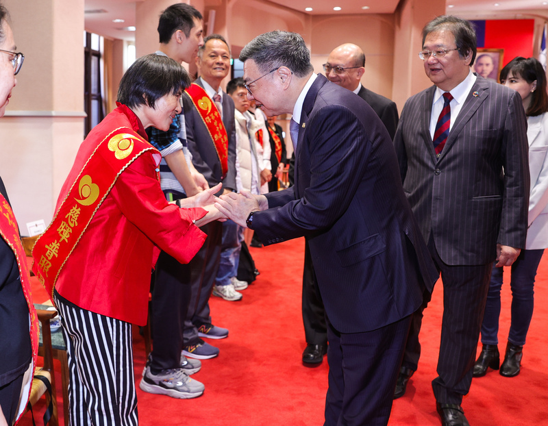 接見大愛獎得主 卓榮泰：學習得獎者大愛的精神