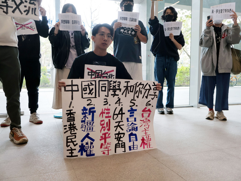 陸生團參訪台大遇抗議 微博網友也好奇