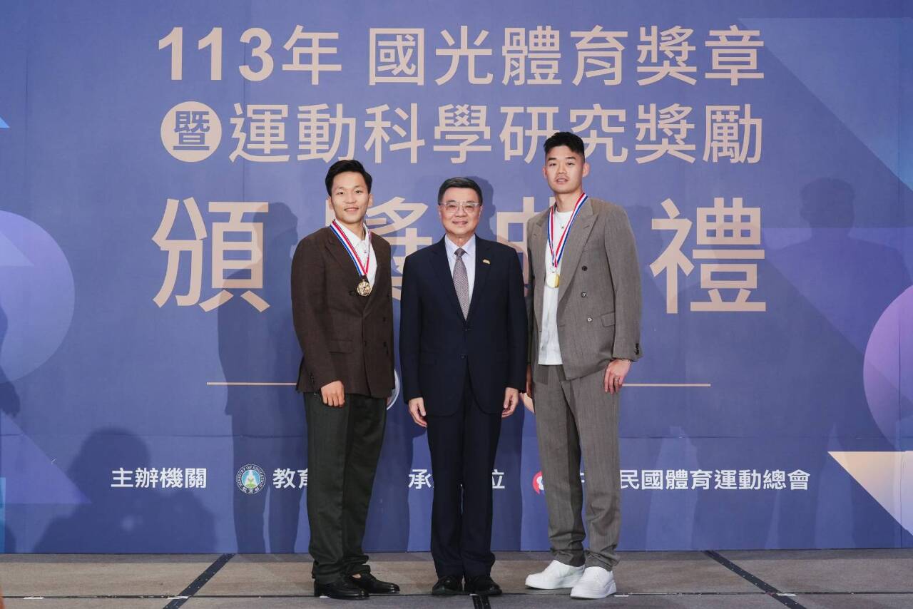 頒發國光體育獎章 卓揆：不論中華隊或台灣隊  大家都是世界冠軍隊