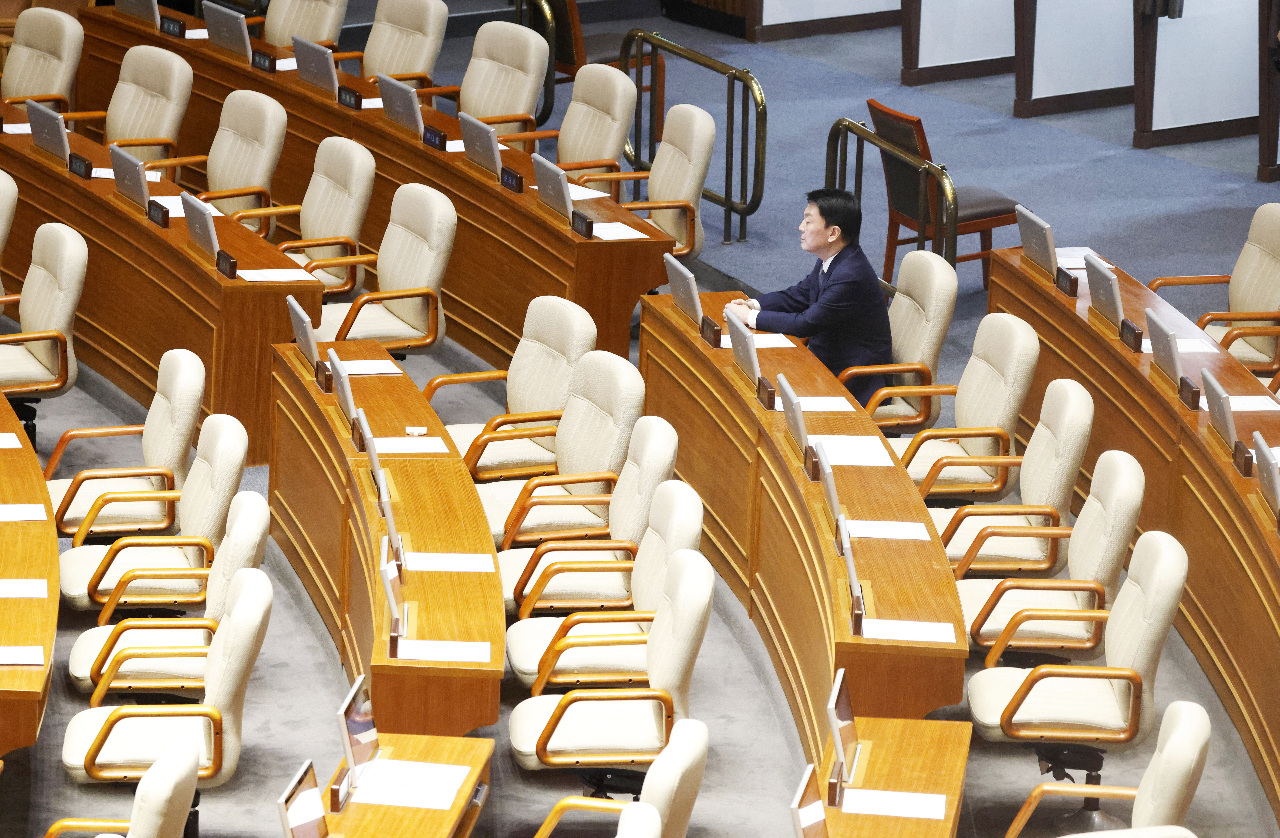 韓執政黨議員離場杯葛尹錫悅彈劾案 場外民眾怒吼