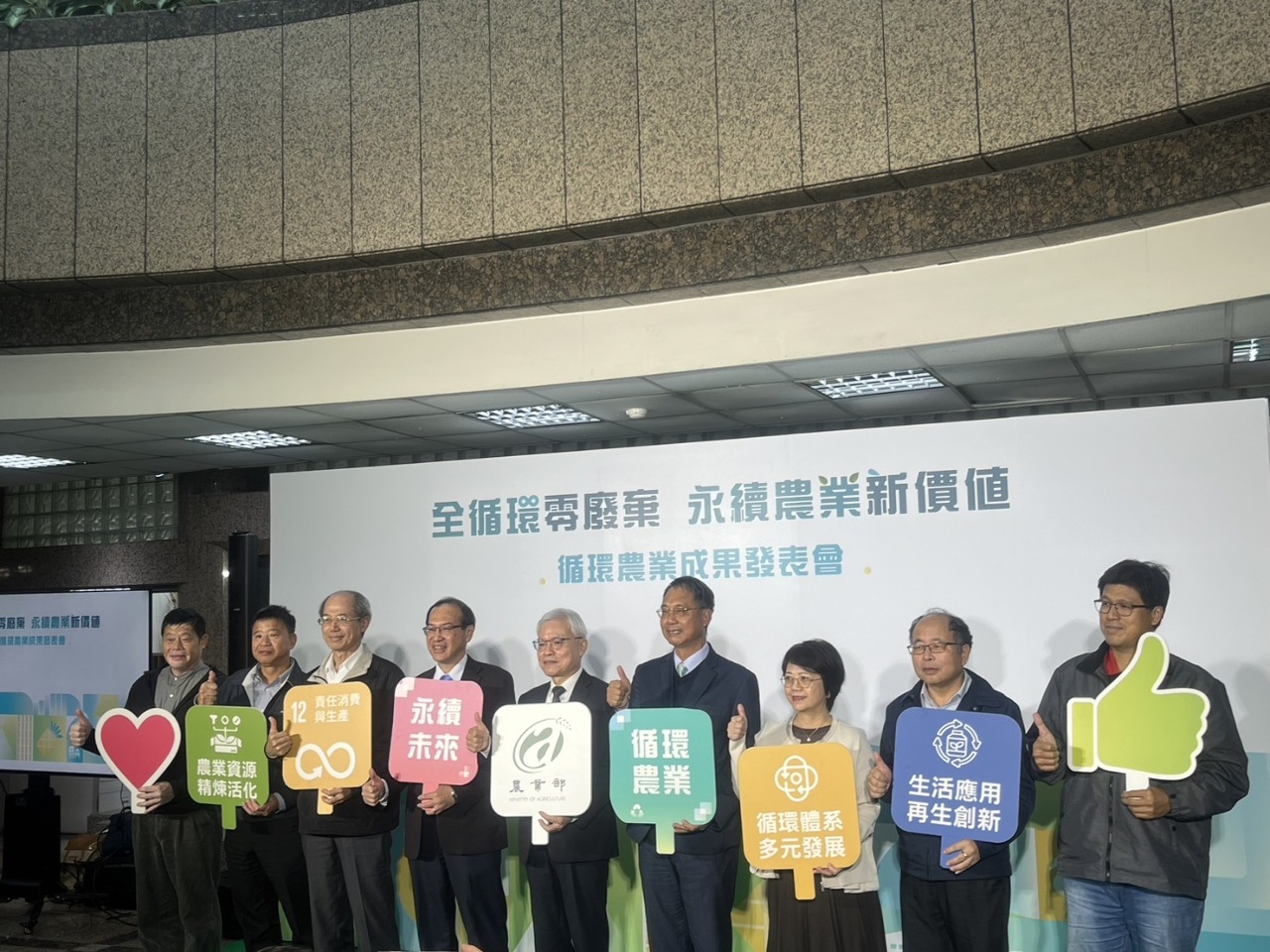 台灣農業廢棄年產出逾千萬噸 鳳梨、檸檬開發成飼料