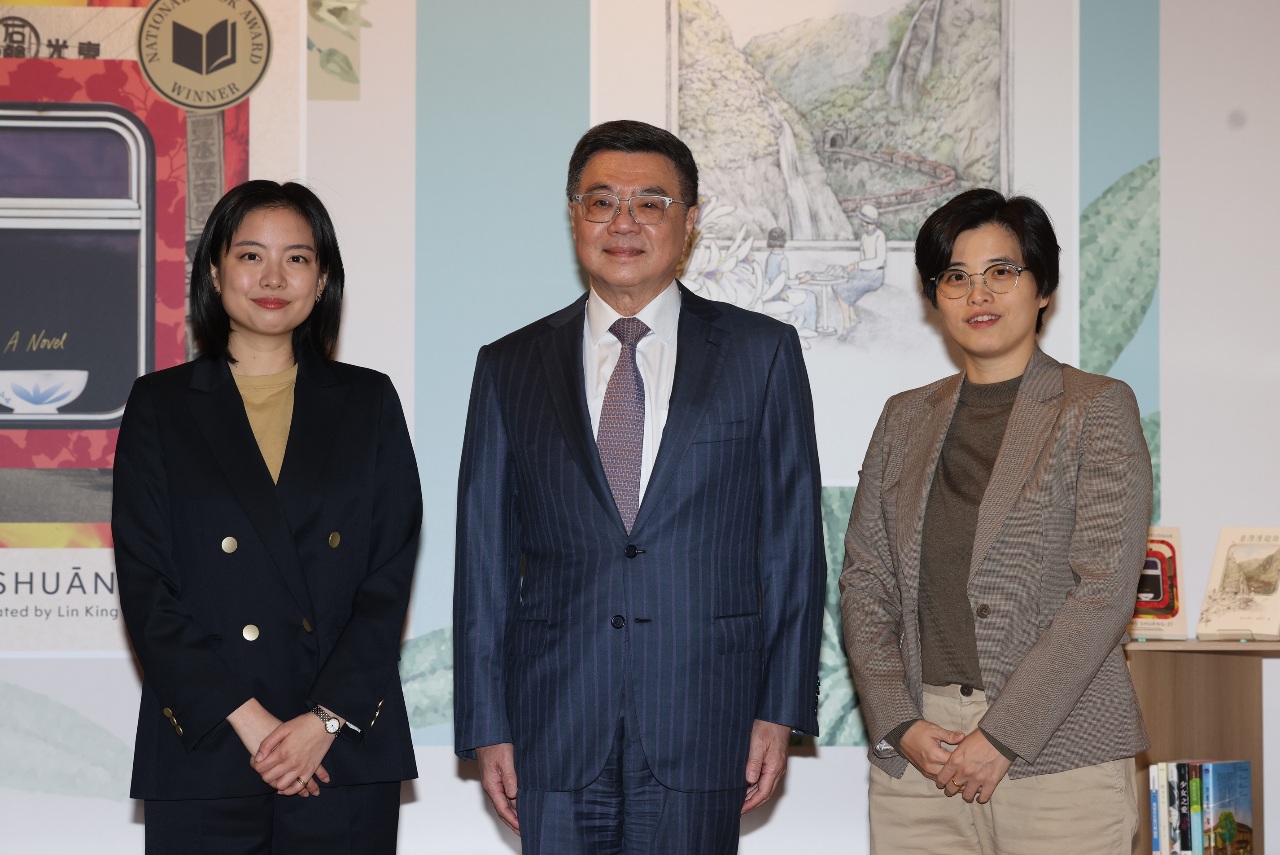 贈獎《臺灣漫遊錄》作者及譯者  卓揆推崇作品昭告世界「台灣是台灣人的台灣」