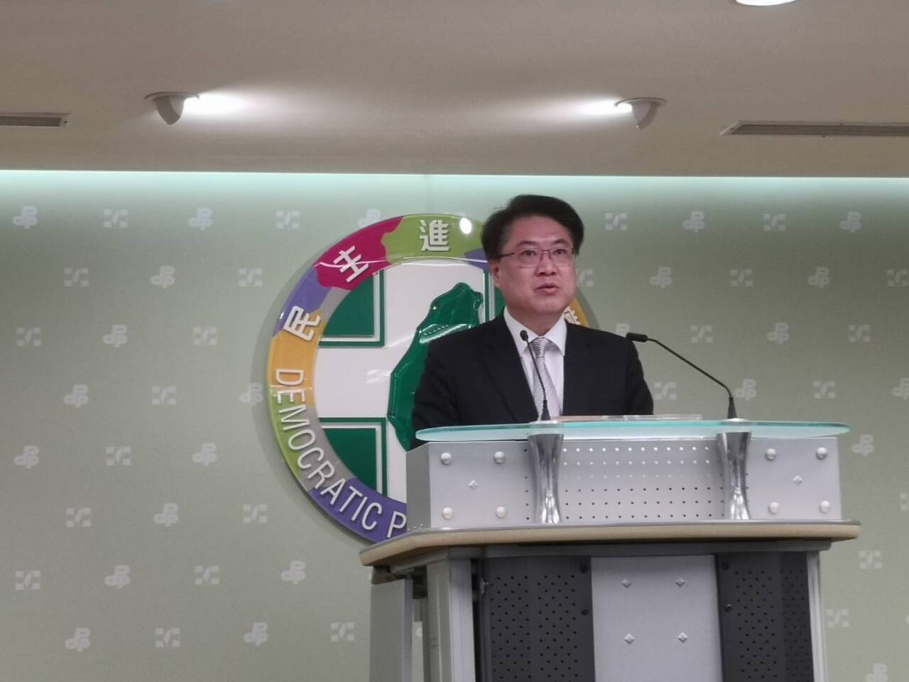 民進黨籲朱立倫為選罷法爭議致歉、賴清德盼立院協商尊重民主