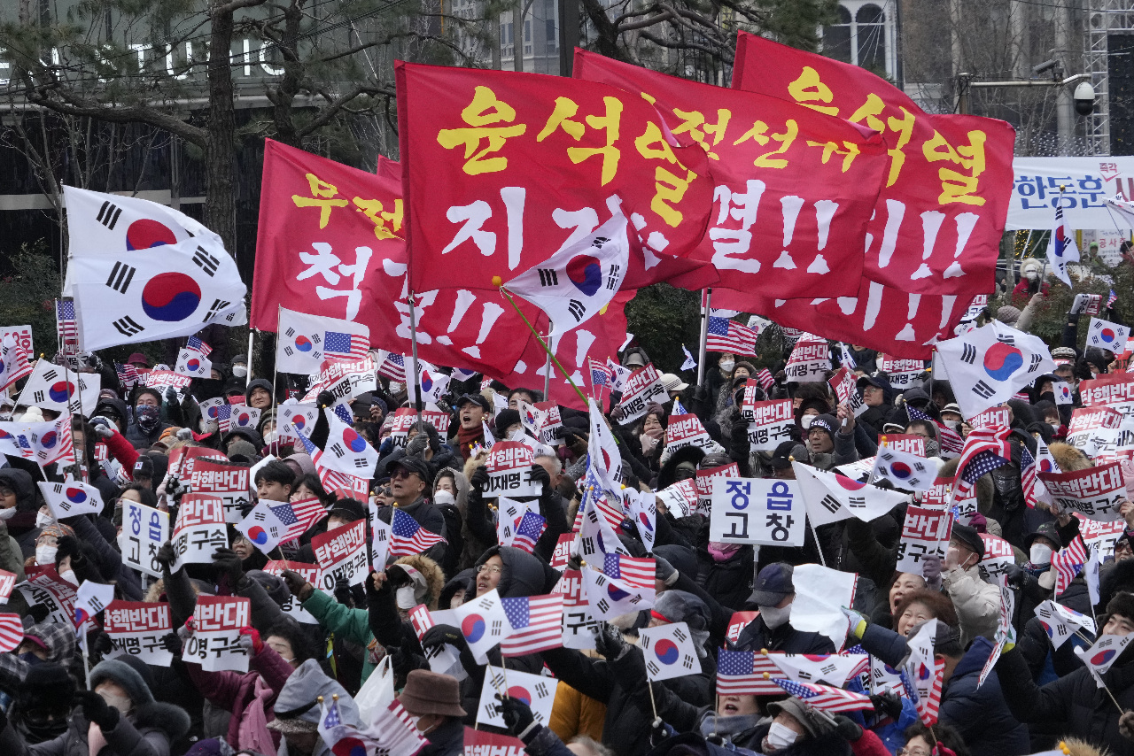 尹錫悅彈劾案 支持與反對民眾首爾繼續抗議活動