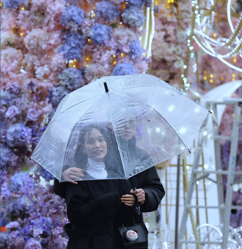 鋒面通過初四濕冷 各地降雨機率高