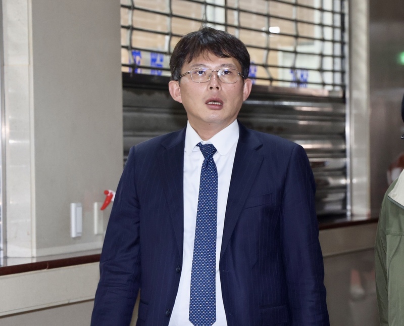 北院開羈押庭旁聽爭議  黃國昌、小草和警方推擠衝突