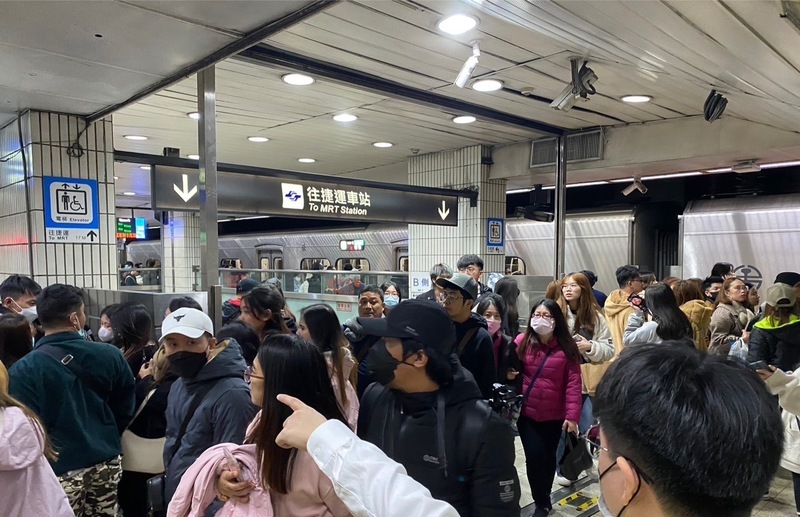 創史上新高 台鐵跨年夜疏運19.6萬人次