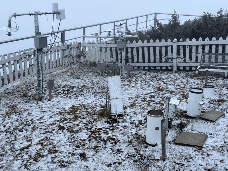 玉山降雪  午後零下0.9度積雪1公分