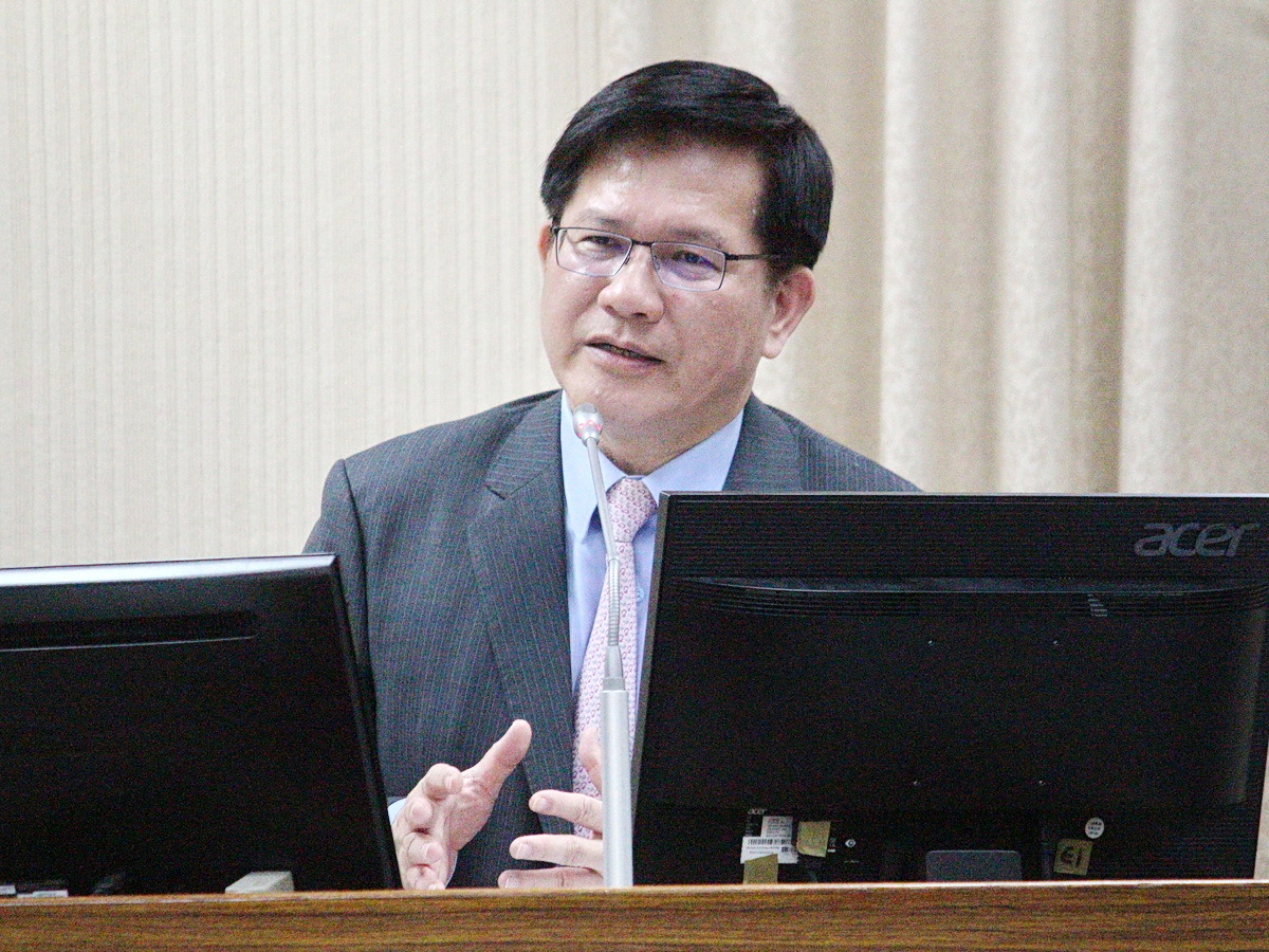 傅崐萁控洩密應下台 林佳龍：未洩個資、傅應營救團員