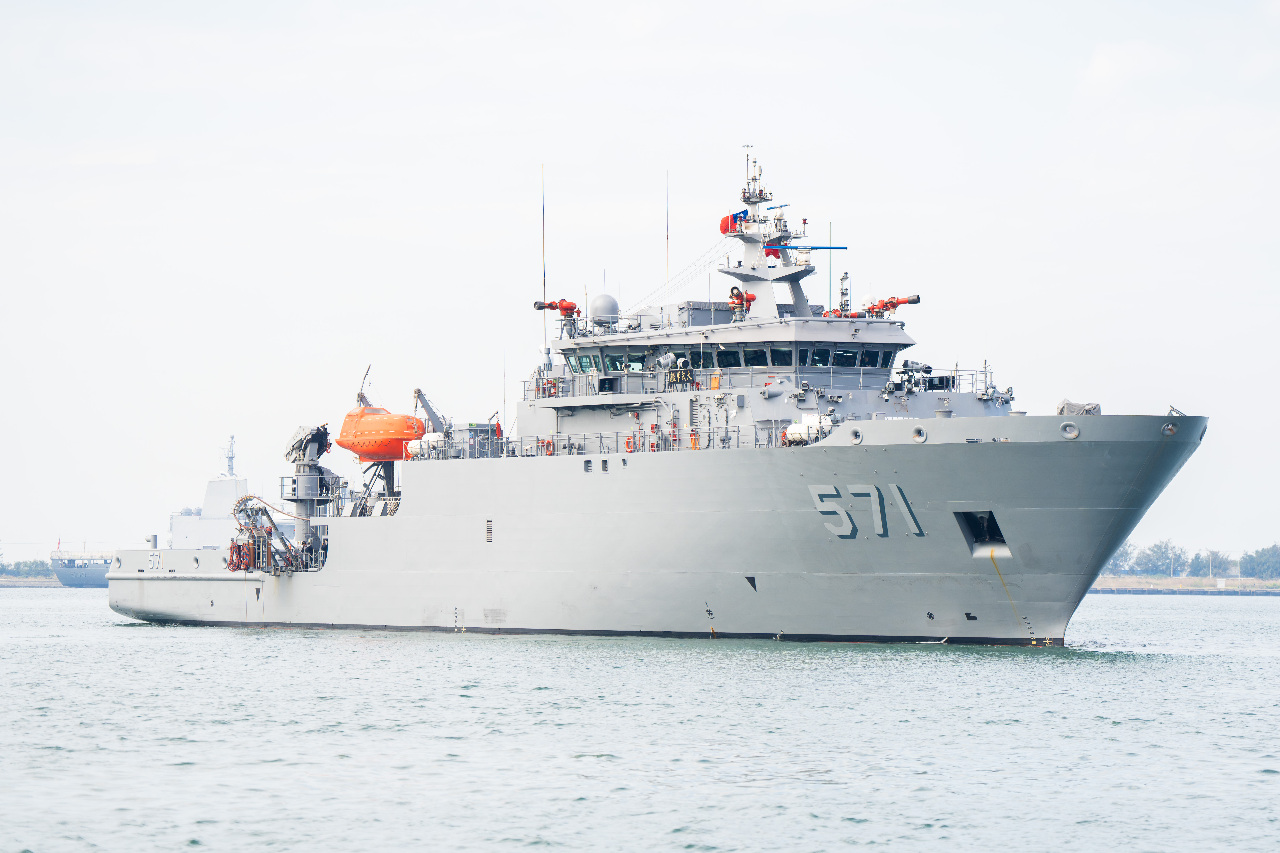 「大武艦」首亮相 自配潛水鐘 展現水下搶救能力