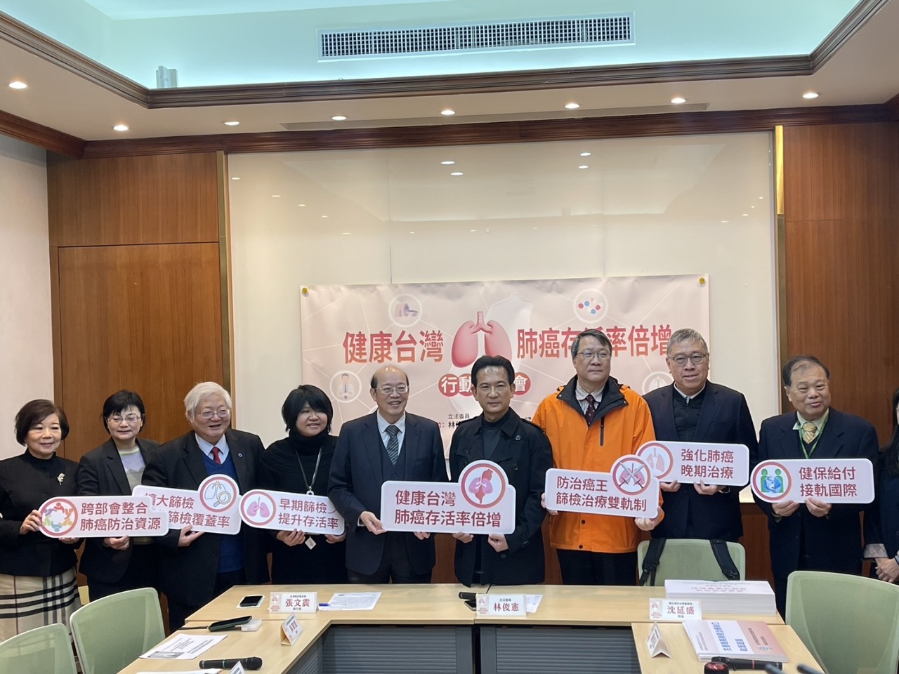 肺癌位居台灣「癌王」 立委籲早篩陽追與藥物治療雙管齊下
