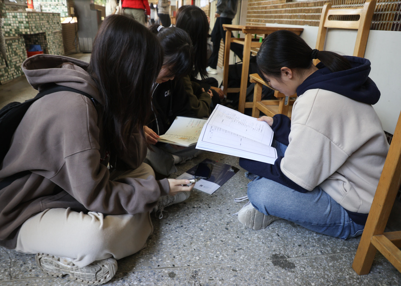 學測自然貼近生活時事 比特幣、半導體及AI入題