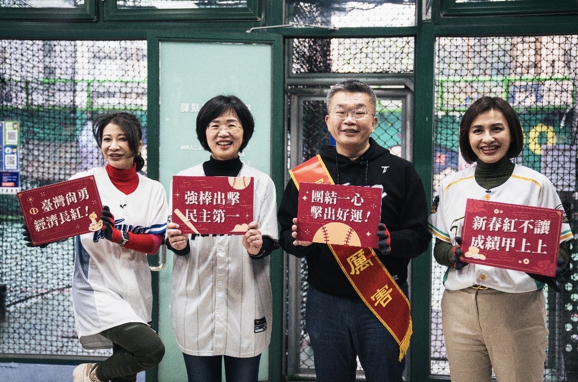 職棒會長「蔡總機」與女立委瘋棒球 盼台灣隊再創佳績