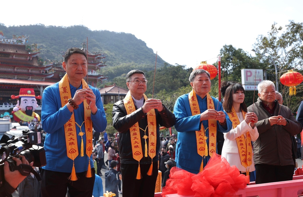 初一上香祈福 卓榮泰願朝野和諧、國泰民安